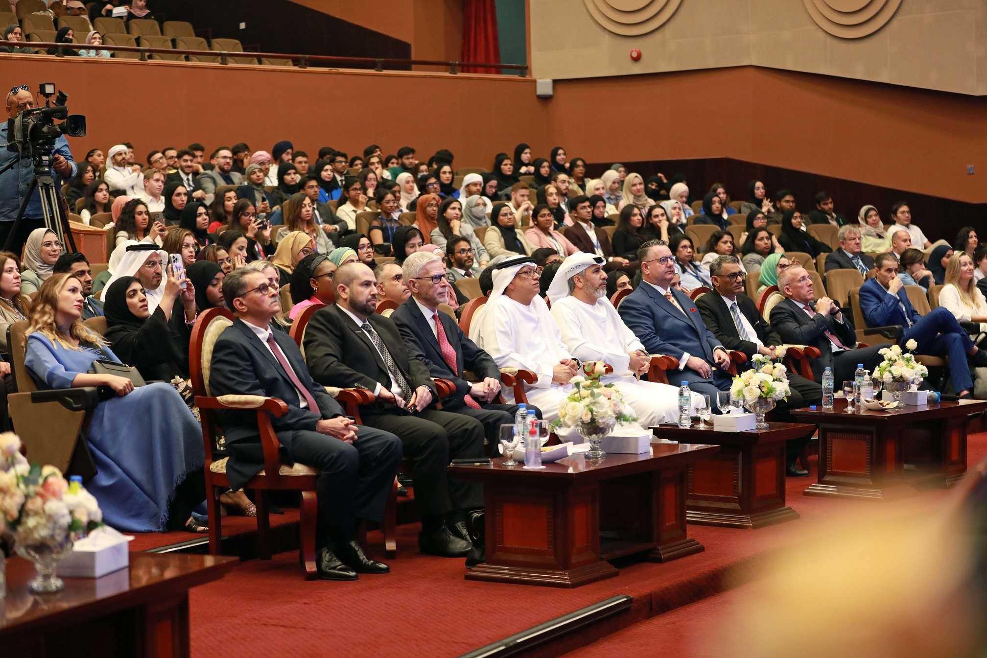 جامعة أبوظبي تختتم الدورة العاشرة من مسابقة "بحوث طلبة الجامعات".