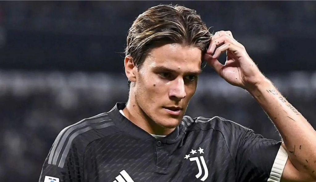 يوفنتوس يمدد عقد لاعب موقوف