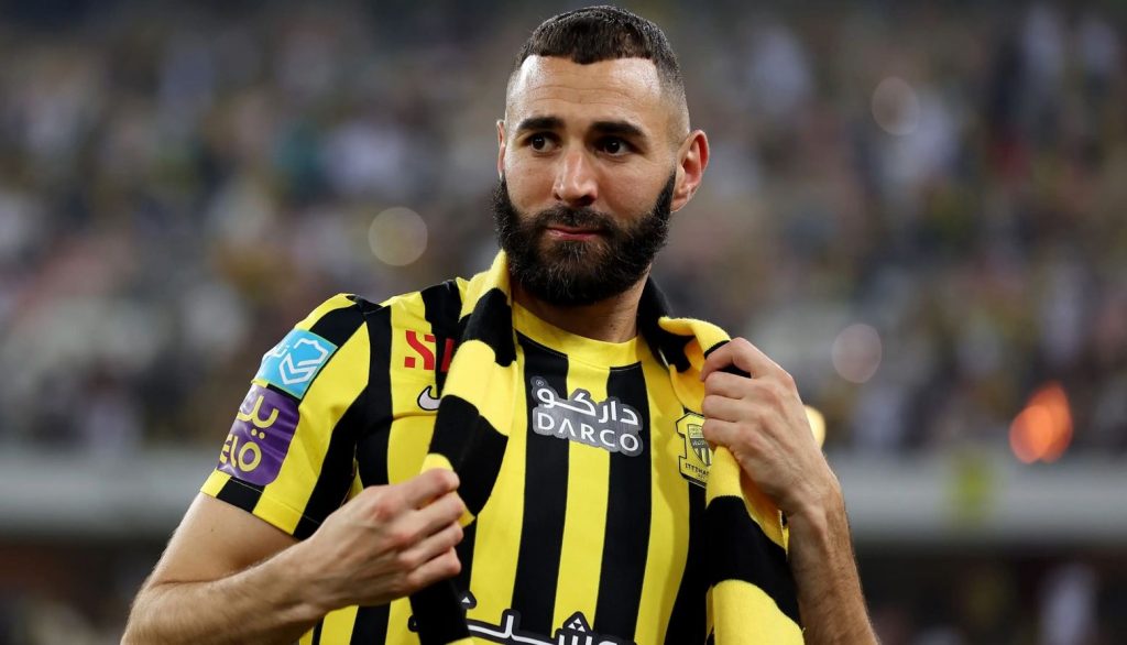 بنزيمة يدعو الأجانب في دوري”روشن” لنقل خبراتهم لأبناء السعودية