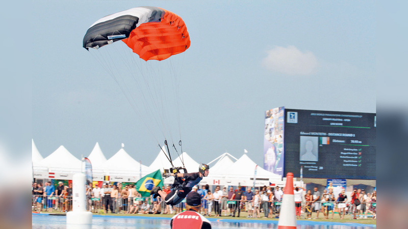 28 فريقاً تتنافس على لقب بطولة أوروبا للقفز المظلي في دبي