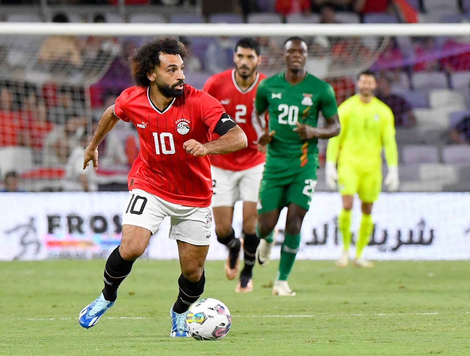مدرب منتخب مصر في أزمة ومحمد صلاح بعيد عن الصورة