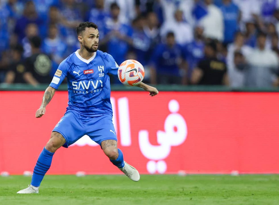الهلال السعودي يطالب بصافرة أجنبية وحكام “فار” لإدارة لقاء النصر