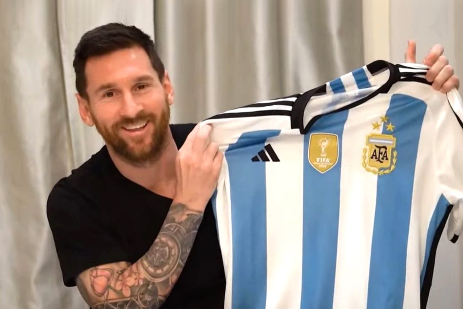 معروضة بملايين الدولارات.. 6 قمصان لميسي في المزاد العلني