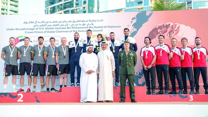 دبي تتوج فرنسا بكأس أوروبا للقفز بالمظلات