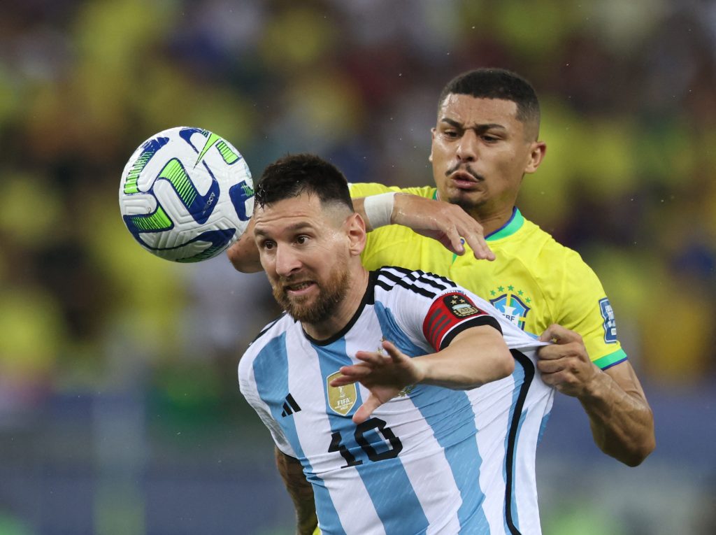 الأرجنتين تتصدر تصفيات أميركا الجنوبية بعد فوز ثمين على البرازيل