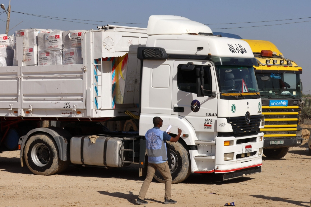 الأمم المتحدة تعلن تفريغ حمولة 137 شاحنة مساعدات في قطاع غزة الجمعة