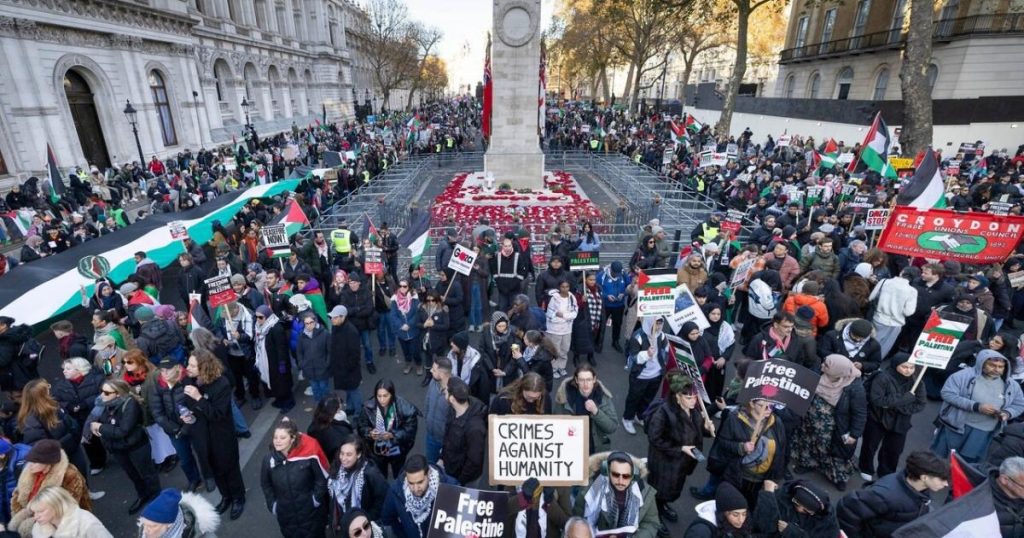 بالصور: آلاف النشطاء يتظاهرون لنصرة غزة في لندن