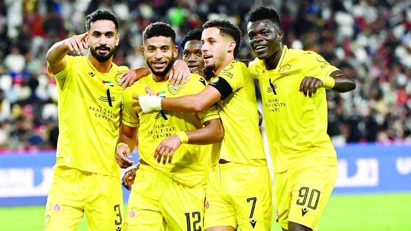 صدارة وصلاوية بلون «الذهب»