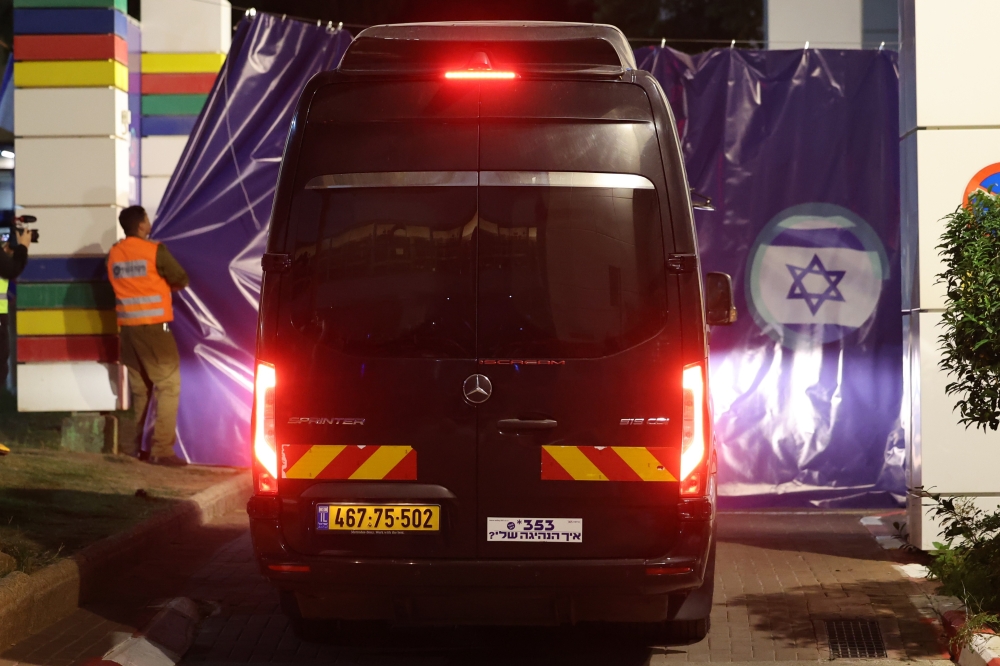 حماس تفرج عن رهينة روسية.. ومصر تتسلم قائمتي الرهائن الإسرائيليين والسجناء الفلسطينيين المزمع الإفراج عنهم