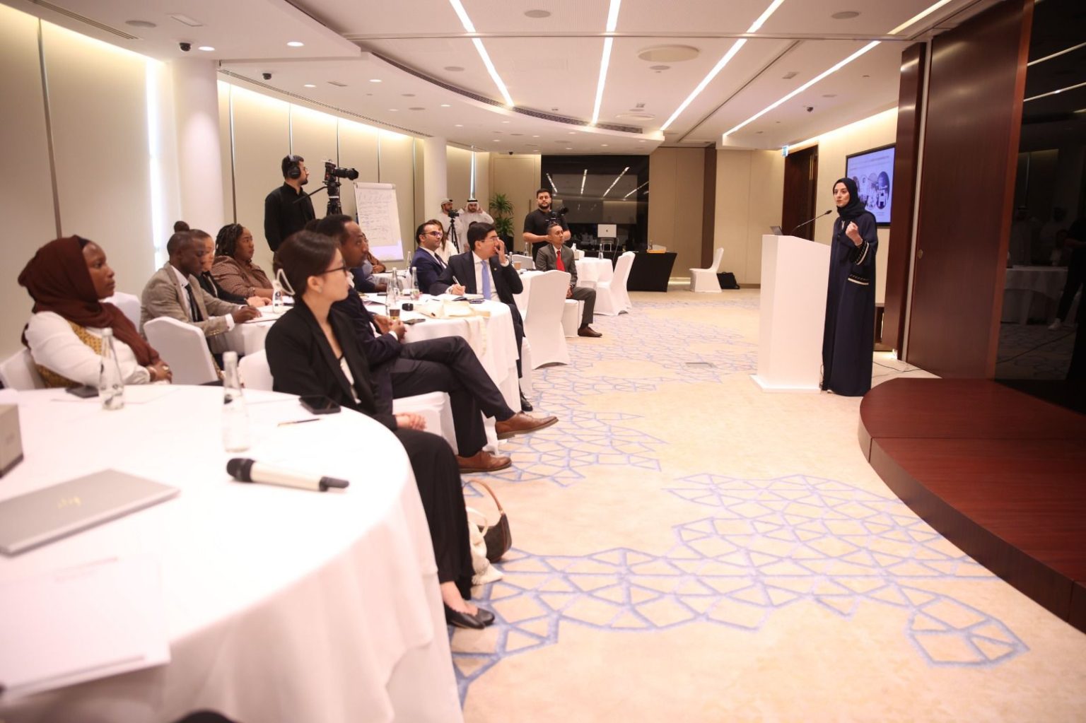 منتسبو البرنامج الدولي للمدراء الحكوميين من 29 دولة يطلعون على أفضل الممارسات الإماراتية في القطاعات الاستراتيجية