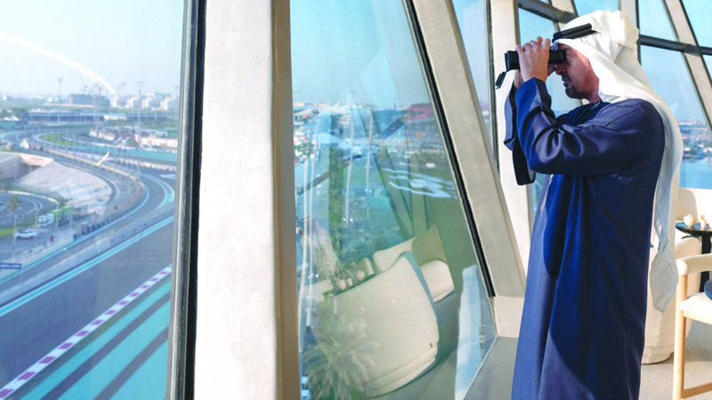 رئيس الدولة والشيوخ وضيوف الإمارات يشهدون الجولة الختامية لبطولة العالم لـ «الفورمولا 1»
