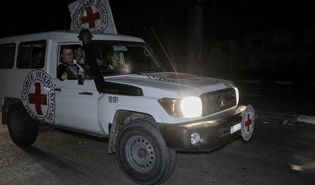 الإفراج عن 11 من الرهائن الإسرائيليين في غزة وتسليمهم للصليب الأحمر