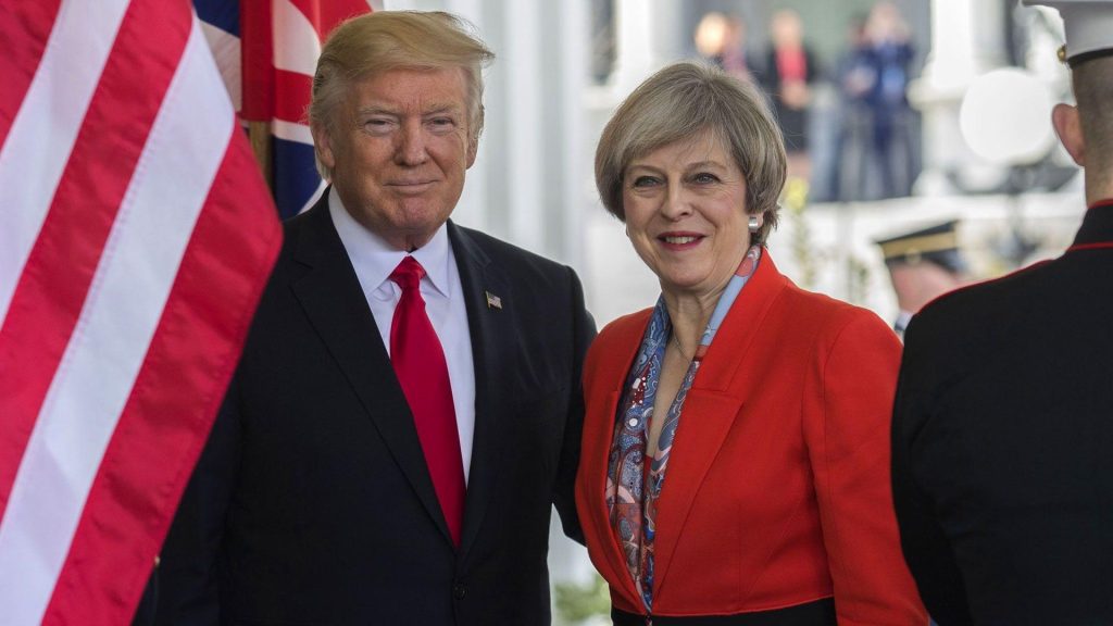 ليز تراس تعرب عن دعمها لعودة ترامب إلى البيت الأبيض