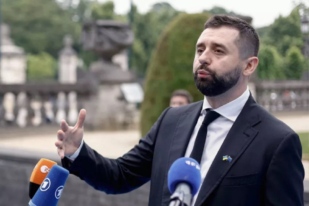 مسؤول أوكراني: روسيا عرضت إنهاء الحرب مقابل التخلي عن الانضمام لحلف “الناتو”