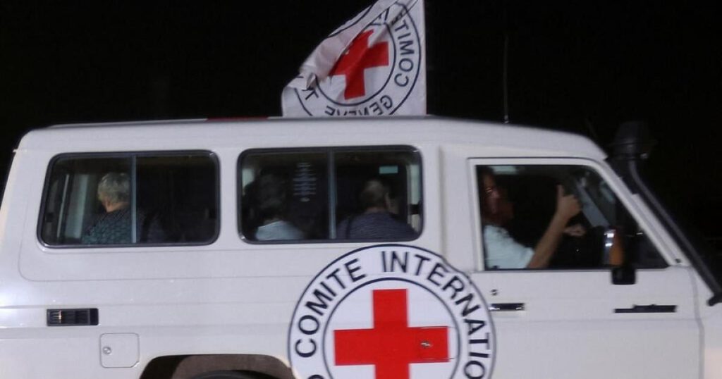 كتائب القسام تسلم الدفعة الثالثة من الرهائن الإسرائيليين في غزة