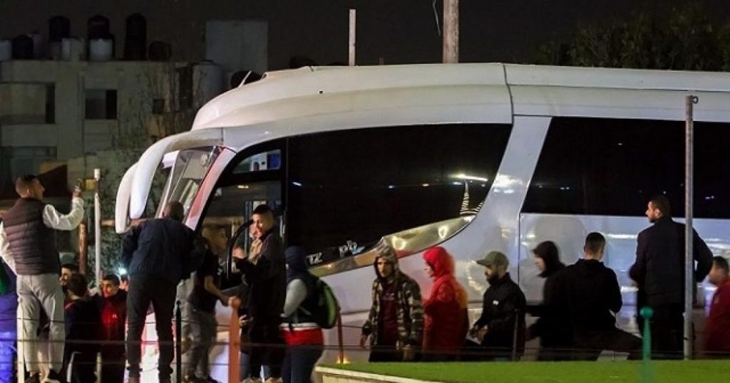 بالفيديو والصور: صفقة التبادل – الإفراج عن 33 أسيرا ضمن الدفعة الرابعة