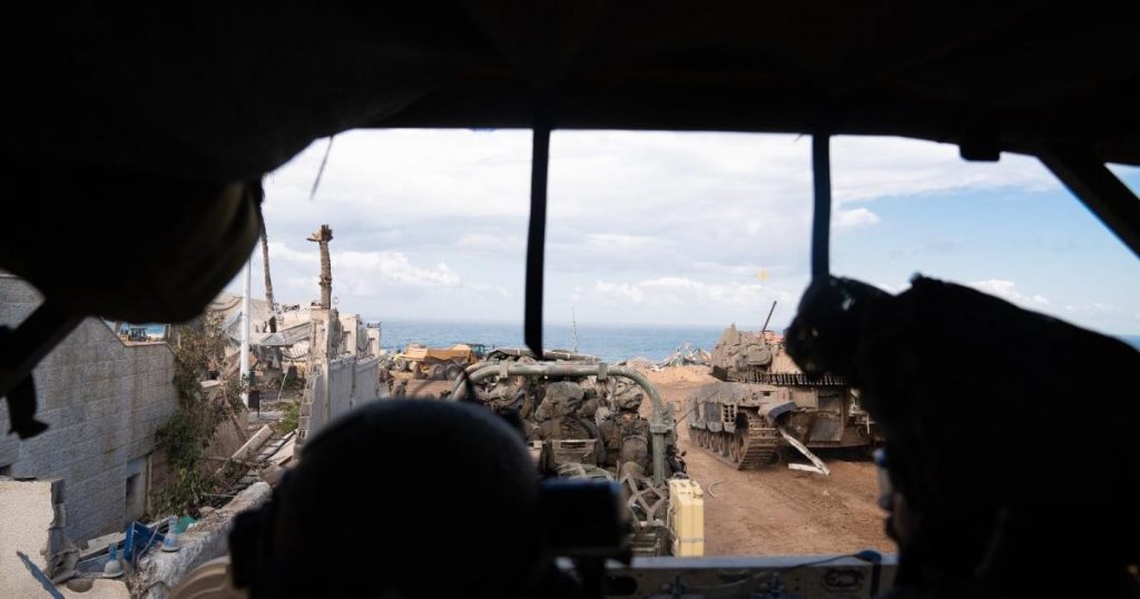 طرد قائد سرية ونائبه إثر تراجعهما أمام كمين للقسام في غزة