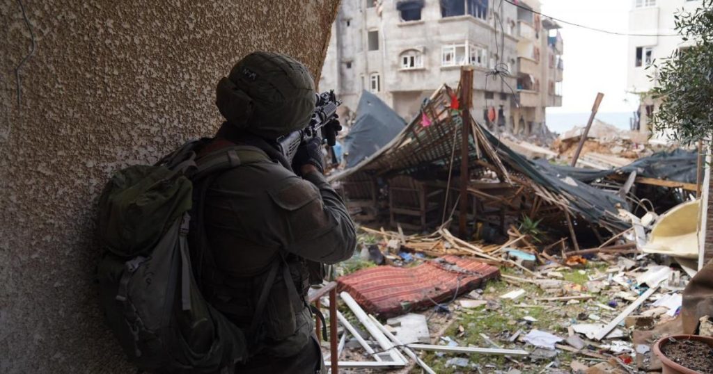 أطباء وجرحى يكشفون ما فعله جيش الاحتلال في مستشفى الشفاء