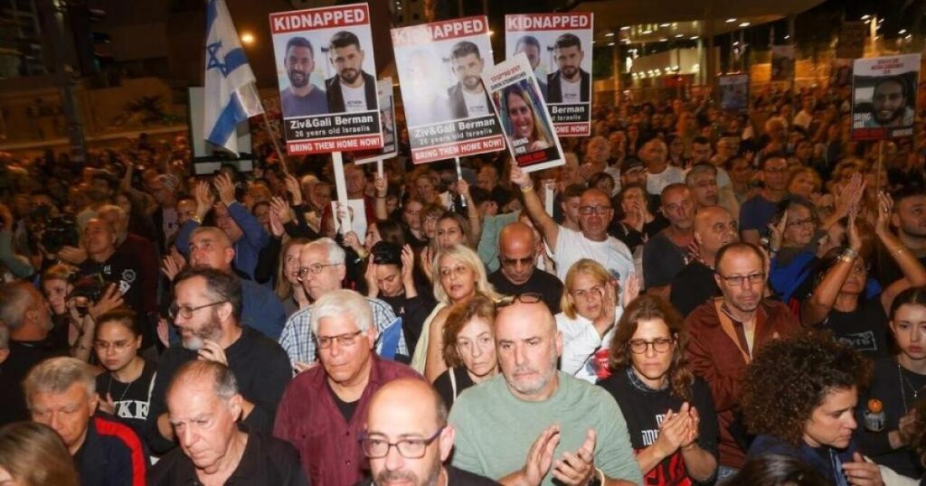 آلاف الإسرائيليين يتظاهرون للمطالبة بإطلاق كافة المحتجزين في غزة