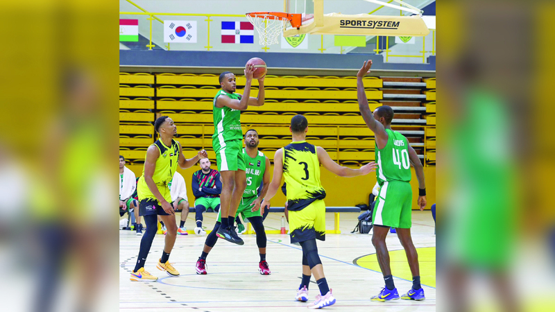 لويس وقيس يقودان شباب الأهلي إلى صدارة دوري السلة