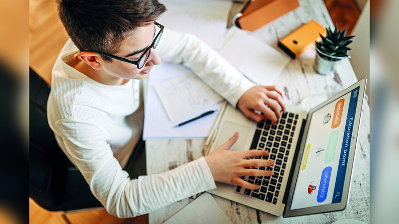 الامتحانات تضاعف الإقبال على محال صيانة الأجهزة الذكية