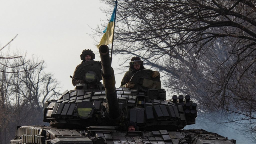 كييف تتهم روسيا بقتل جنود أوكرانيين بعد استسلامهم