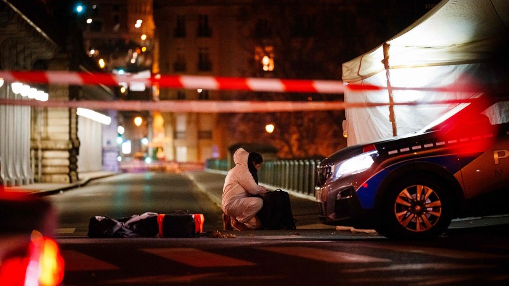 مقتل ألماني وإصابة شخصين جراء هجوم بسكين ومطرقة في باريس