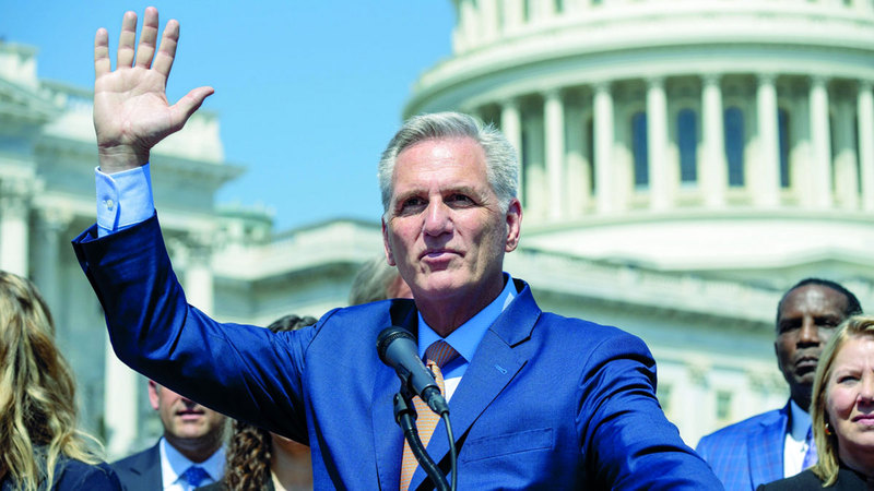 مكارثي يستقيل من الكونغرس بعد ولاية مضطربة