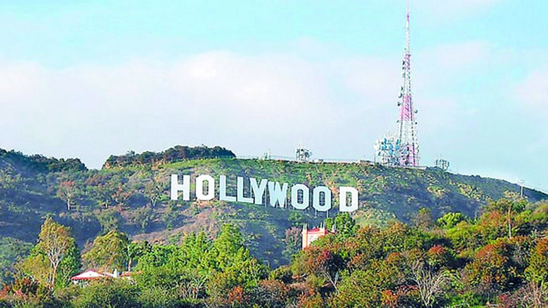 إحياء العيد الـ 100 للافتة «هوليوود» الشهيرة