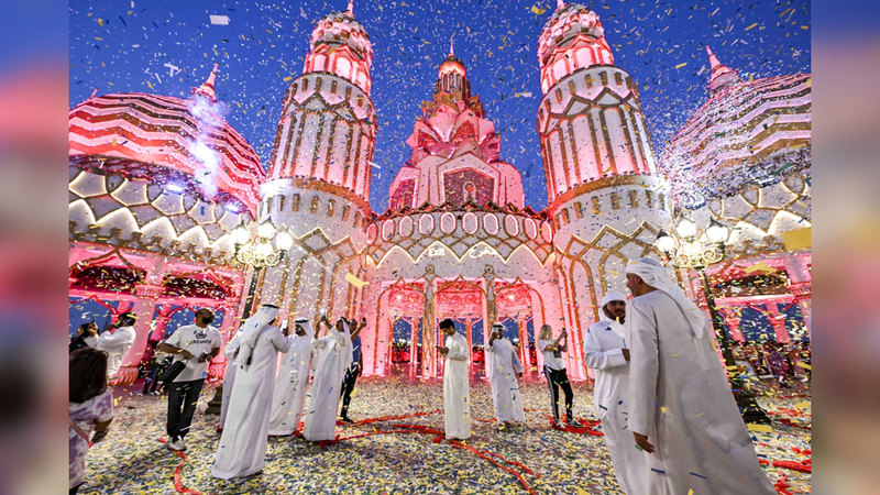 القرية العالمية تتزين بأبهى حلّة في أعياد الشتاء