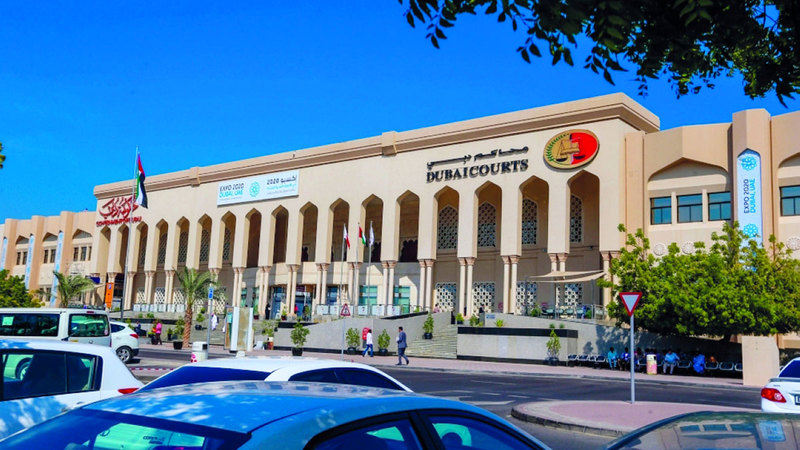 حبس وإبعاد رجل يشتري بطاقات ائتمانية «مسروقة»