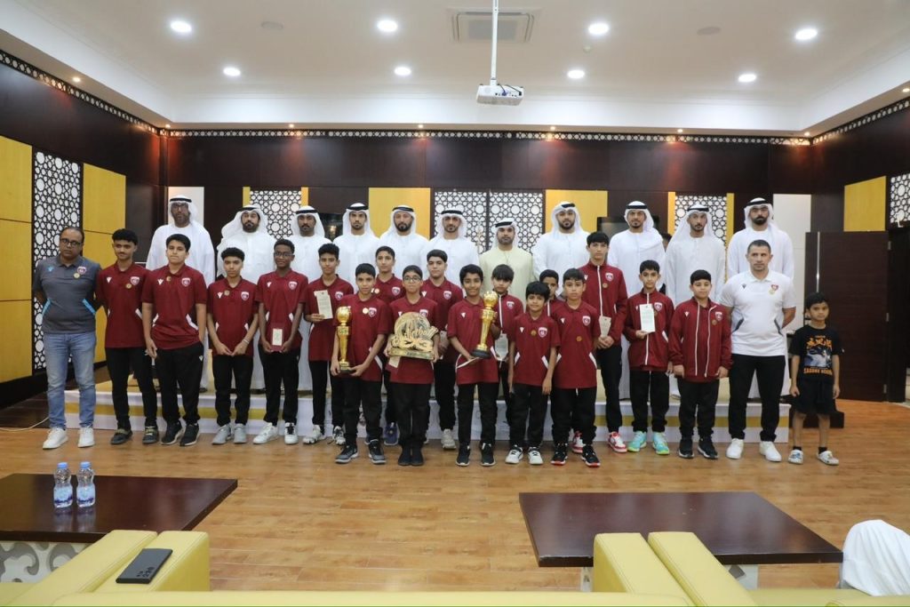 نادي الحمرية يسلّم مكرمة حاكم الشارقة إلى 125 رياضياً من أصحاب الإنجازات