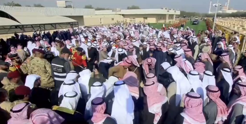 جثمان أمير الكويت الراحل الشيخ نواف الأحمد الجابر الصباح يوارى الثرى