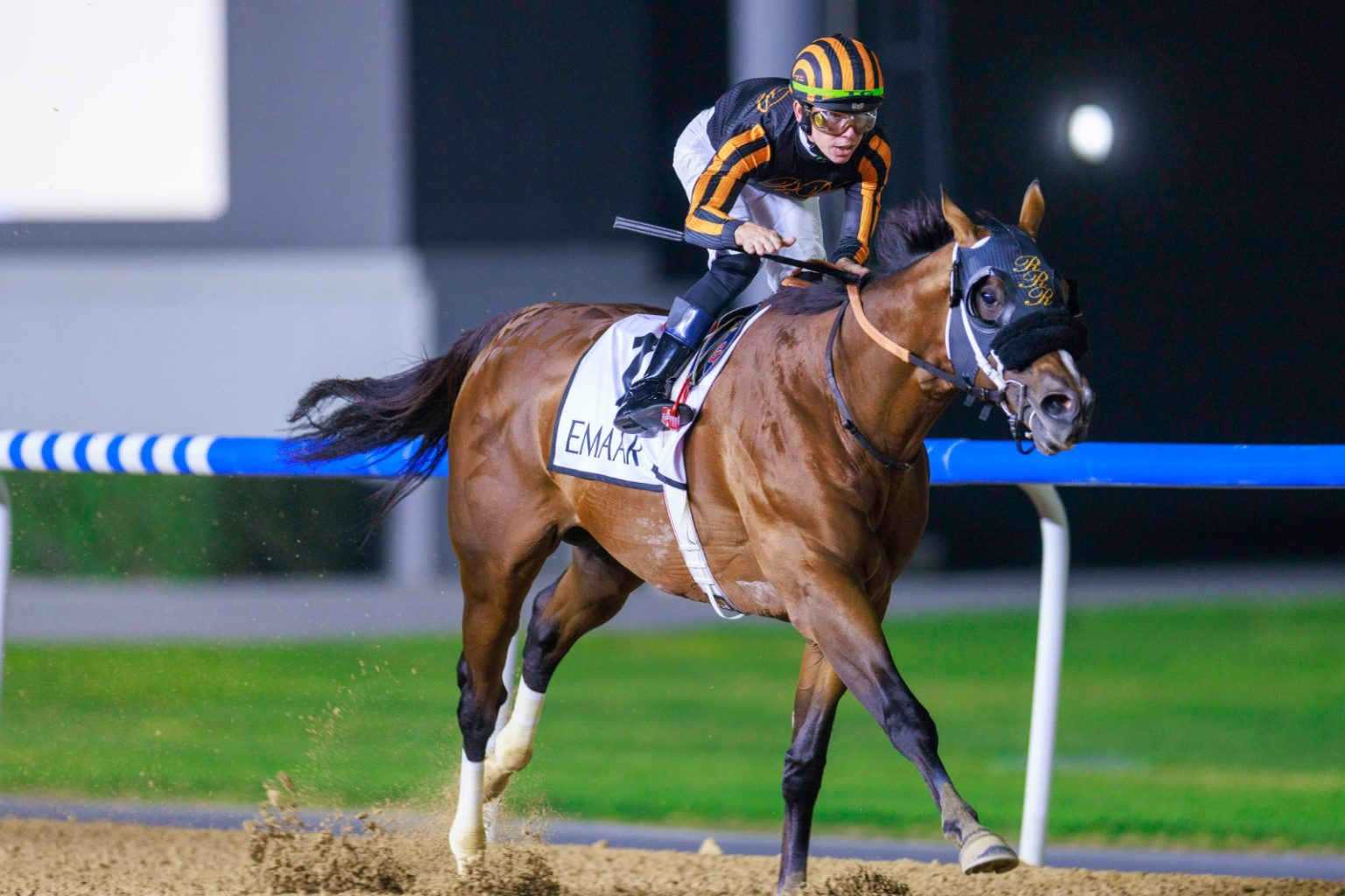 “آيزوليت” ينتزع بطولة “آل مكتوم مايل” في أمسية “فستيف فرايدي” بـ “ميدان”