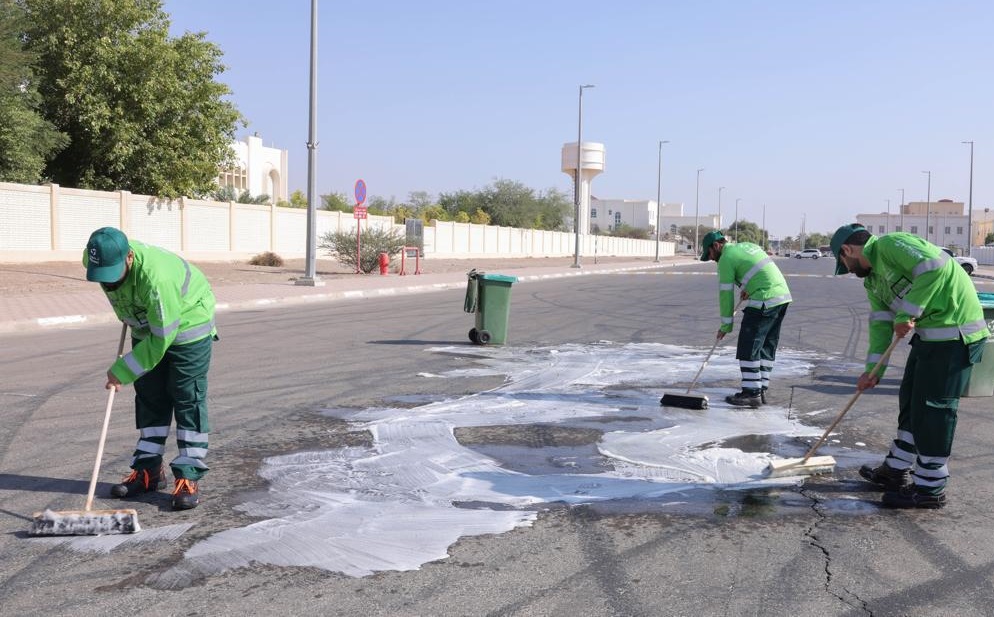 محكمة العين: إدانة 3 شباب استعرضوا بمركباتهم في الطريق العام