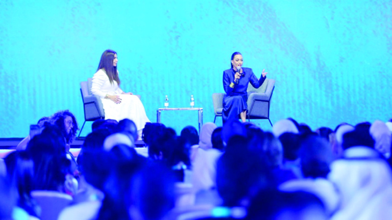 نجوم العالم الرقمي في ضيافة دبي بـ «قمة المليار متابع»