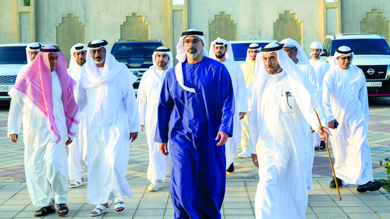 خالد بن محمد بن زايد يعزي محمد سعيد البادي في وفاة والدته