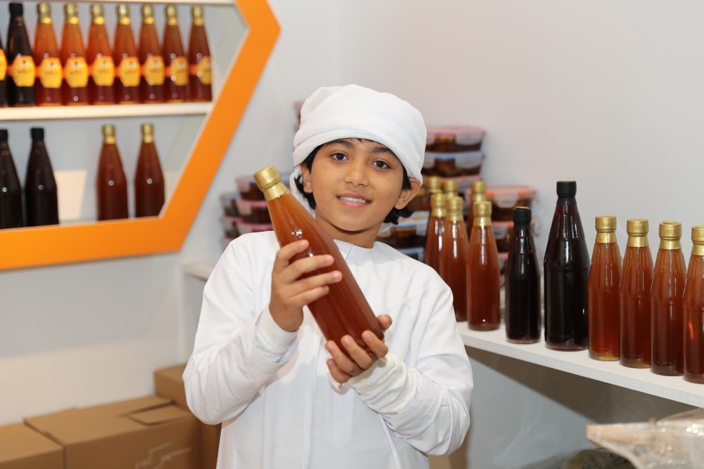 “مهرجان حتّا للعسل” ينطلق غداً بمشاركة نحو 60 نحّالاً إماراتياً