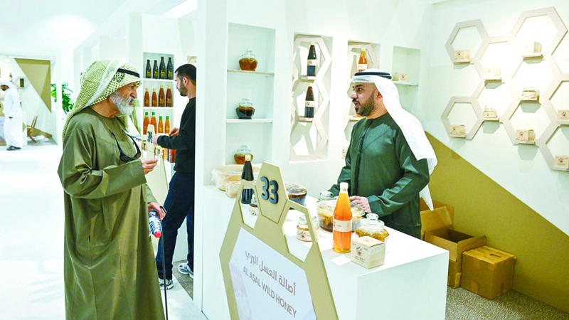 عسل حتا.. مذاق بصفاء الريف وثراء الطبيعة