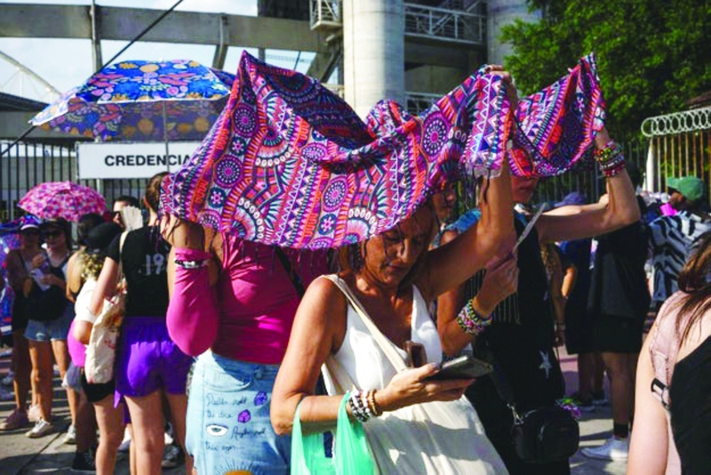 «ارتفاع الحرارة» تسبب في وفاة معجبة بتايلور سويفت