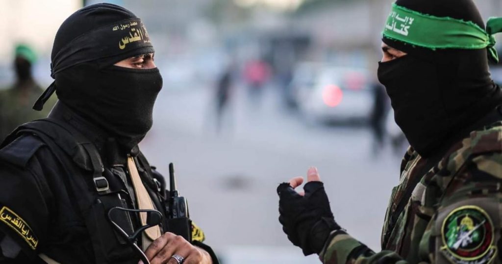 غزة – كتائب القسام تعلن قصف مواقع إسرائيلية واستهداف شاحنة تقل جنودا