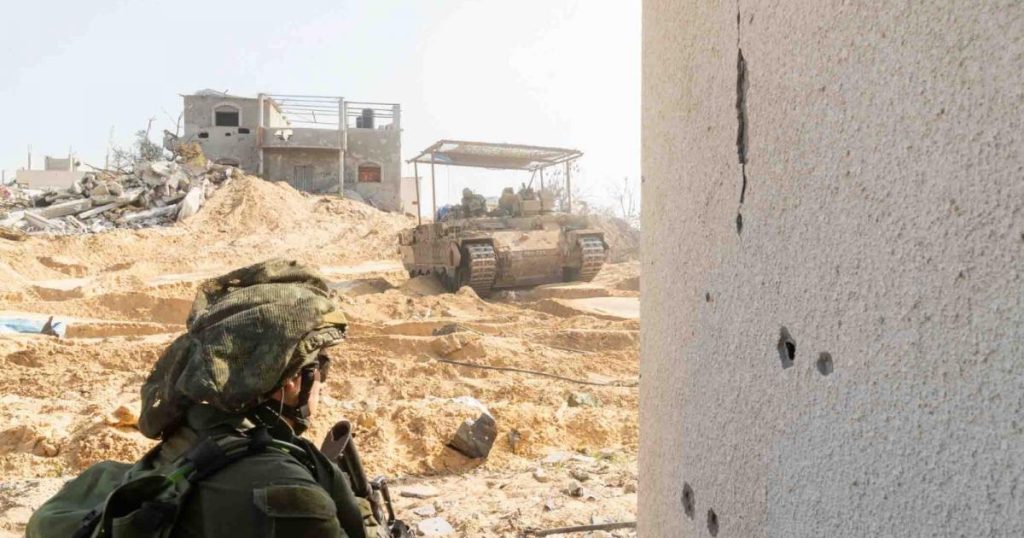 قائد عسكري : الجيش الإسرائيلي في قلب خانيونس جنوب قطاع غزة