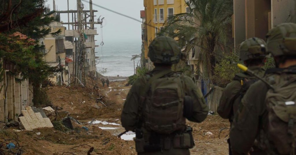 الجيش الإسرائيلي: الهجمات الأخيرة في غزة تأتي تمهيدا لتوسع الهجوم البري