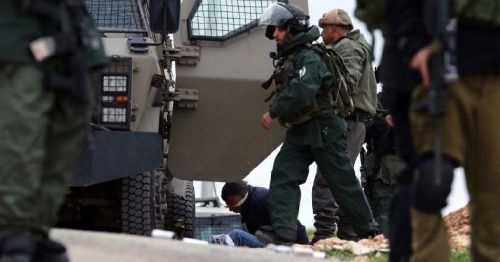 اعتقال 23 مواطنا في الضفة الغربية