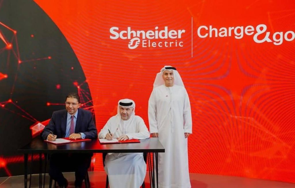 “شنايدر إلكتريك” تتعاون مع “إي آند” لتعزيز البنية التحتية للمركبات الكهربائية في الإمارات