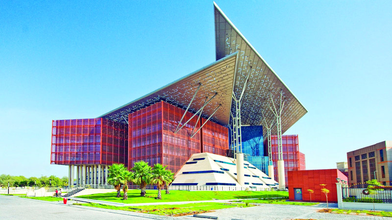 شاب يستثمر 200 ألف درهم في عُملات رقمية وهمية