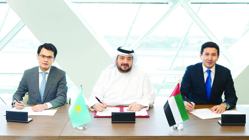 الإمارات وكازاخستان توقعان مذكرة تفاهم للتعاون الاستثماري