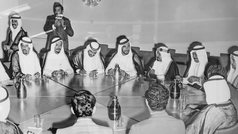 قصة مصوّرة .. «الإمارات في معجم العين» بضيافة مكتبة محمد بن راشد