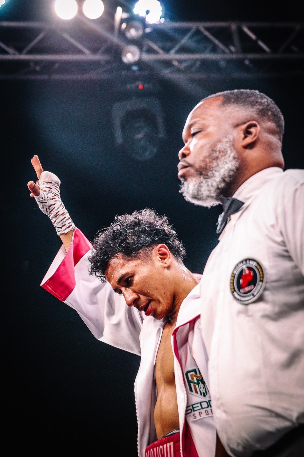 البلوشي والخوري يتوجان بلقبين في «بطولة النجوم الصاعدة» للملاكمة بأبوظبي