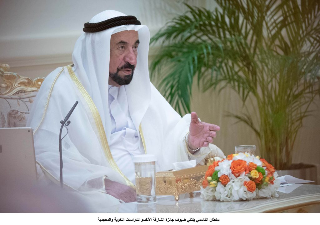 حاكم الشارقة يطلع على سير العمل في مزرعة القمح